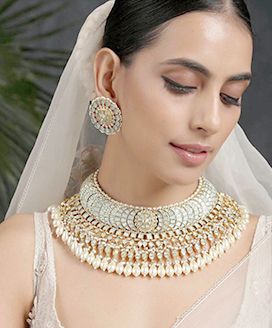 Jewelry and Accessory Styling